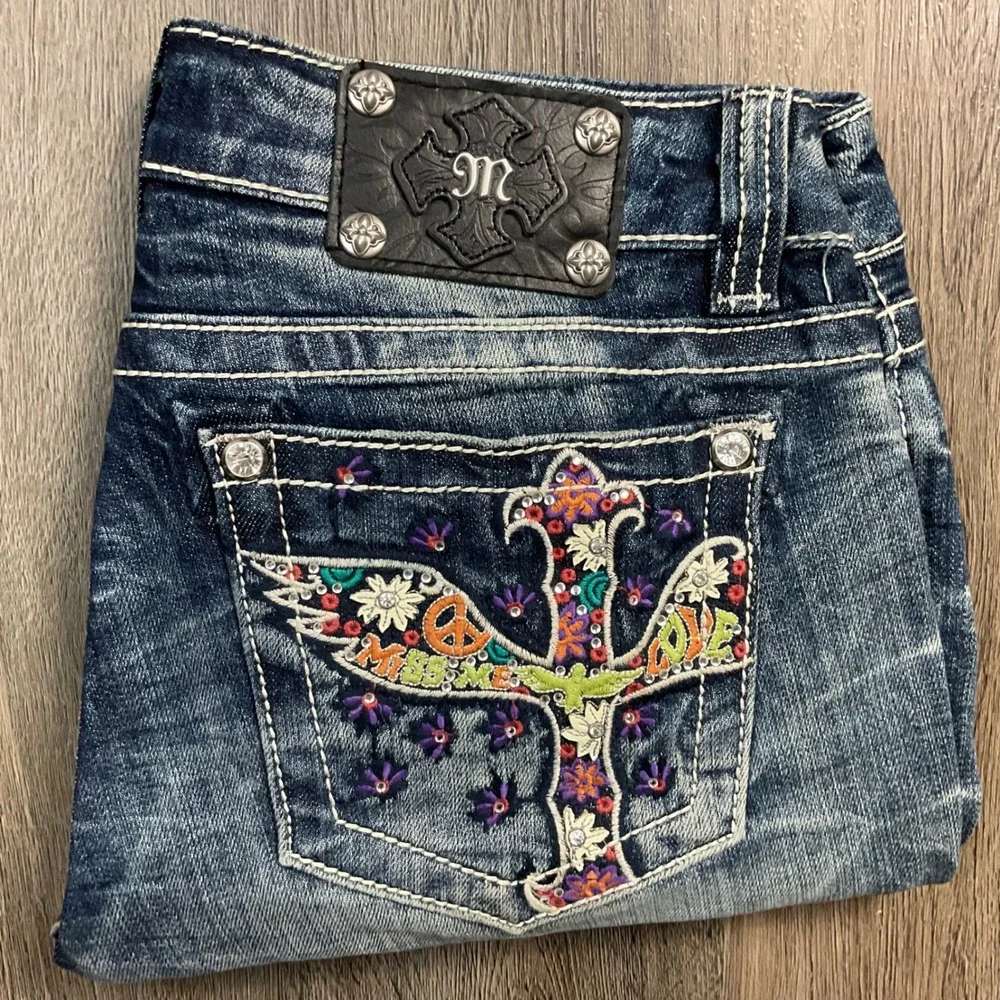 Y2K Miss Me Denim Embroidered Peace Cross JP5727D Mid Shorts Womens 30 Blue Boho